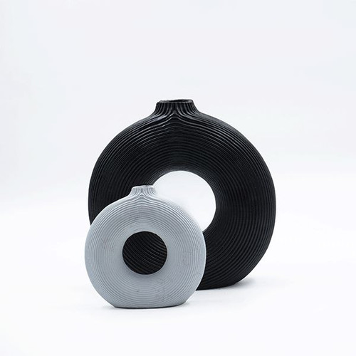 گلدان دکوری مدل دونات مشکی سفید (دو عددی)